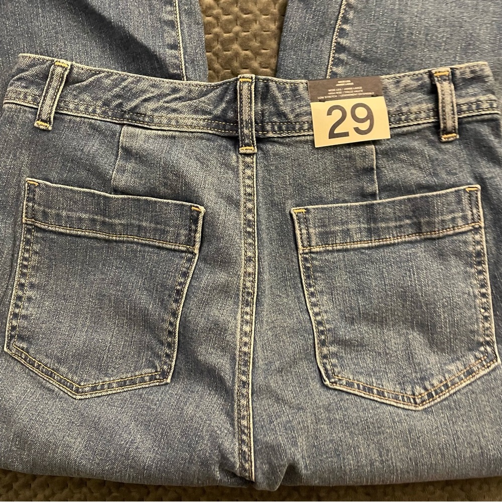 NWT cropped Gap wide leg jeans.  Size 29/8 with 26” inseam - Picture 4 of 5
